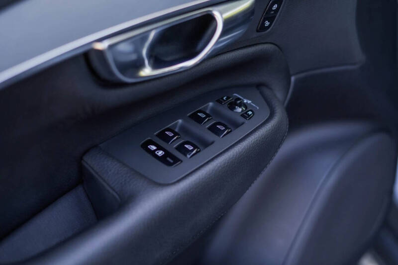 2018 Volvo XC90 T5 Momentum 7-Passenger