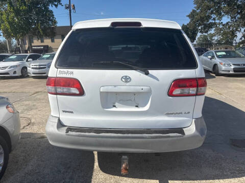 2002 Toyota Sienna LE