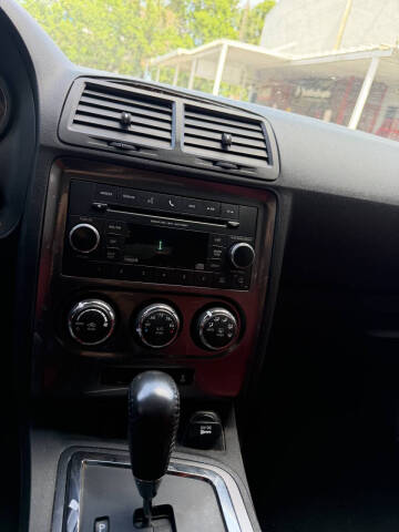 2013 Dodge Challenger SXT Plus