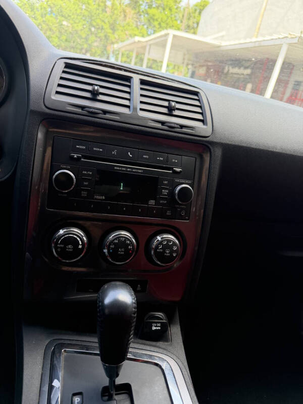 2013 Dodge Challenger SXT Plus