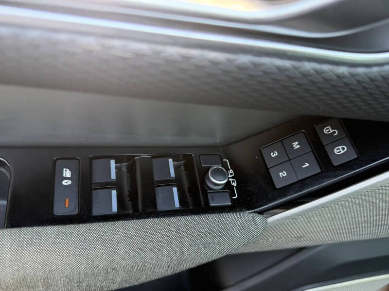 2019 Land Rover Range Rover Velar P250 R-Dynamic SE