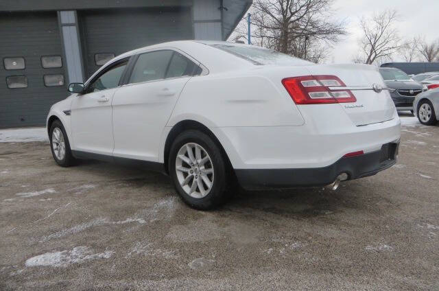 2013 Ford Taurus SE