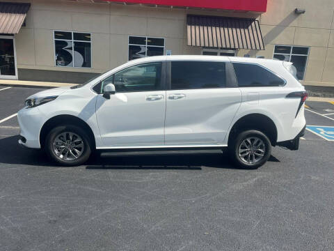 2025 Toyota Sienna LE 8-Passenger