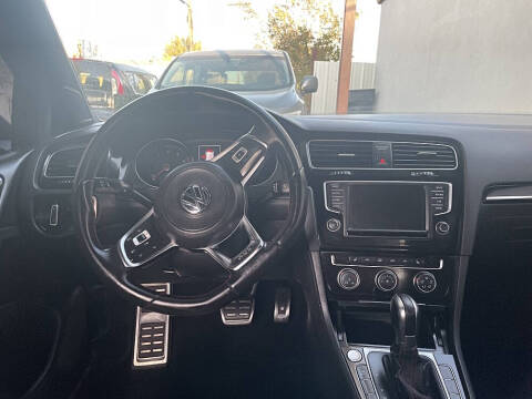 2017 Volkswagen Golf GTI Sport