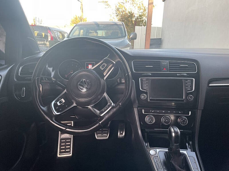 2017 Volkswagen Golf GTI Sport