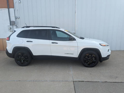 2016 Jeep Cherokee for sale at Parkway Motors in Osage Beach MO
