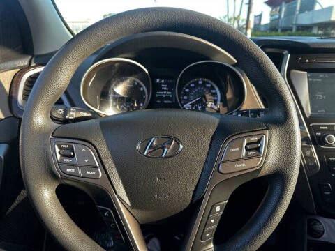 2017 Hyundai Santa Fe SE