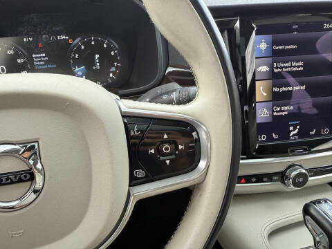 2017 Volvo S90 T6 Momentum