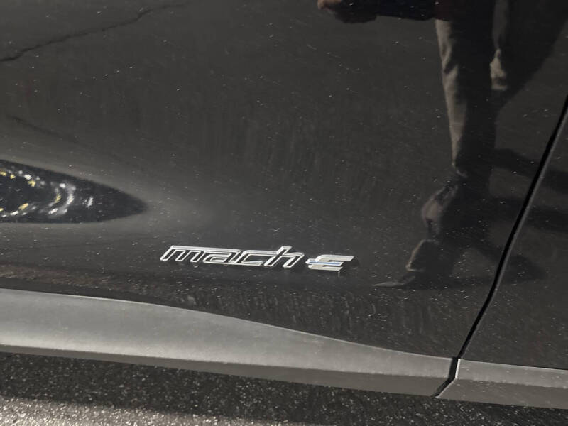 2022 Ford Mustang Mach-E Select