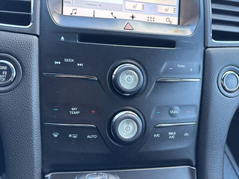 2017 Ford Taurus SEL