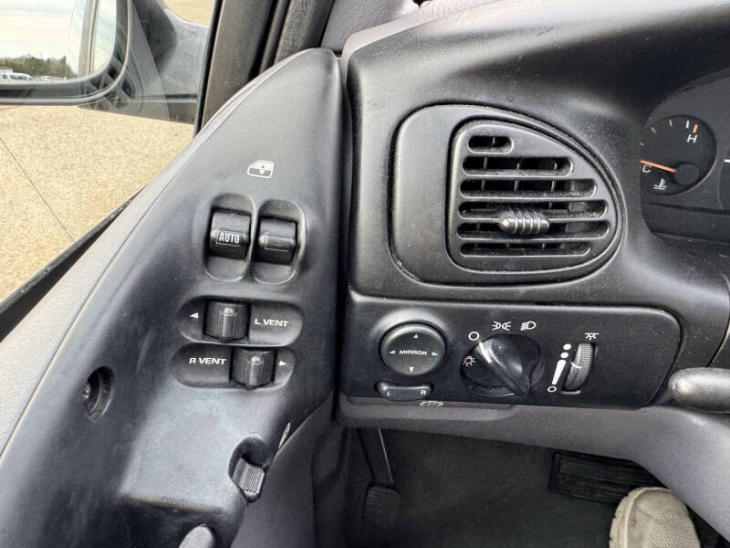 1999 Plymouth Grand Voyager SE