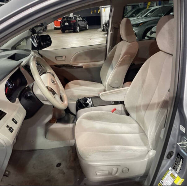 2014 Toyota Sienna LE 8-Passenger