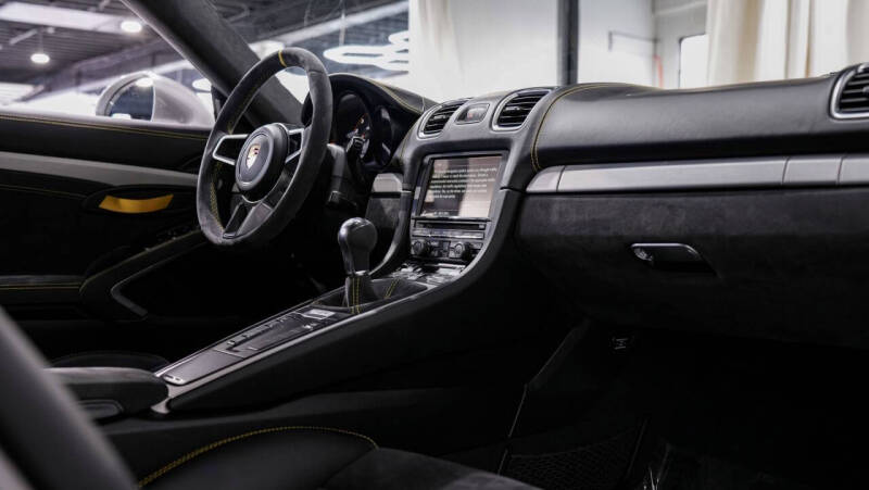 2016 Porsche Cayman GT4