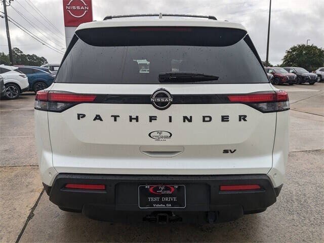 2022 Nissan Pathfinder SV