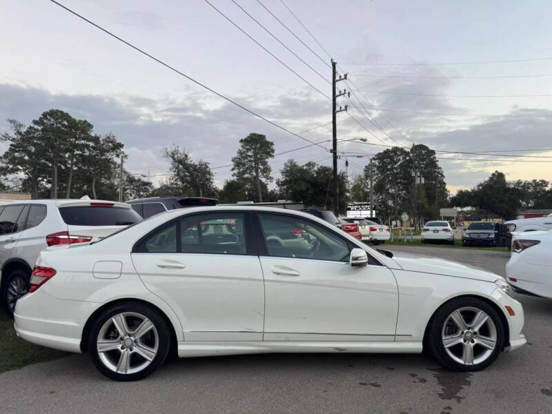 2011 Mercedes-Benz C-Class C300 Luxury photo 5