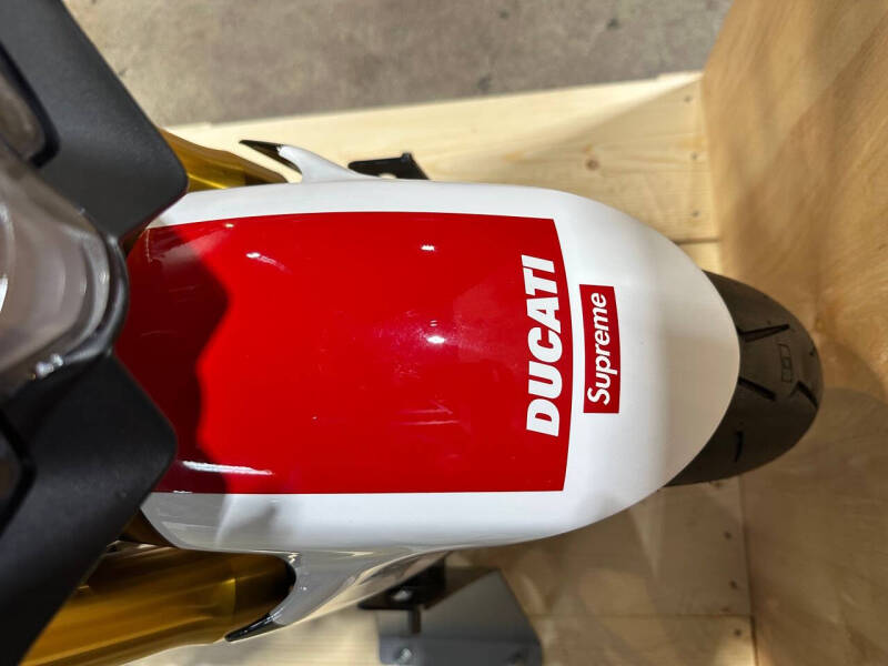 2025 Ducati Streetfighter V4 Supreme