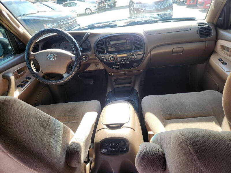 2004 Toyota Sequoia SR5