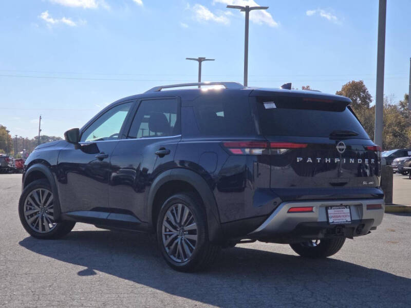 2024 Nissan Pathfinder SL