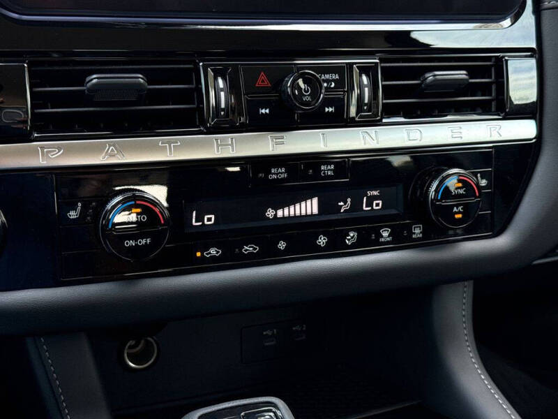 2026 Nissan Pathfinder SV