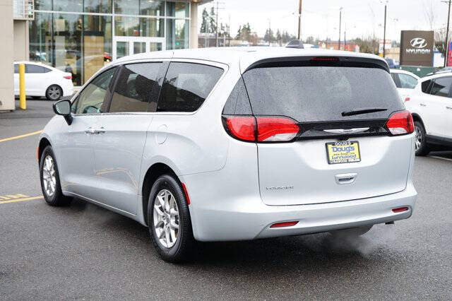 2024 Chrysler Voyager LX