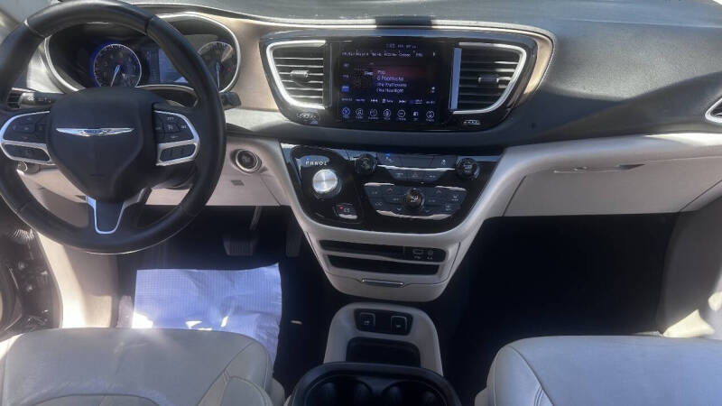 2017 Chrysler Pacifica Touring-L