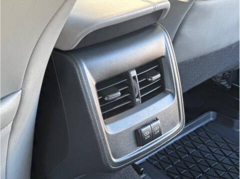 2020 Toyota Avalon Hybrid XLE