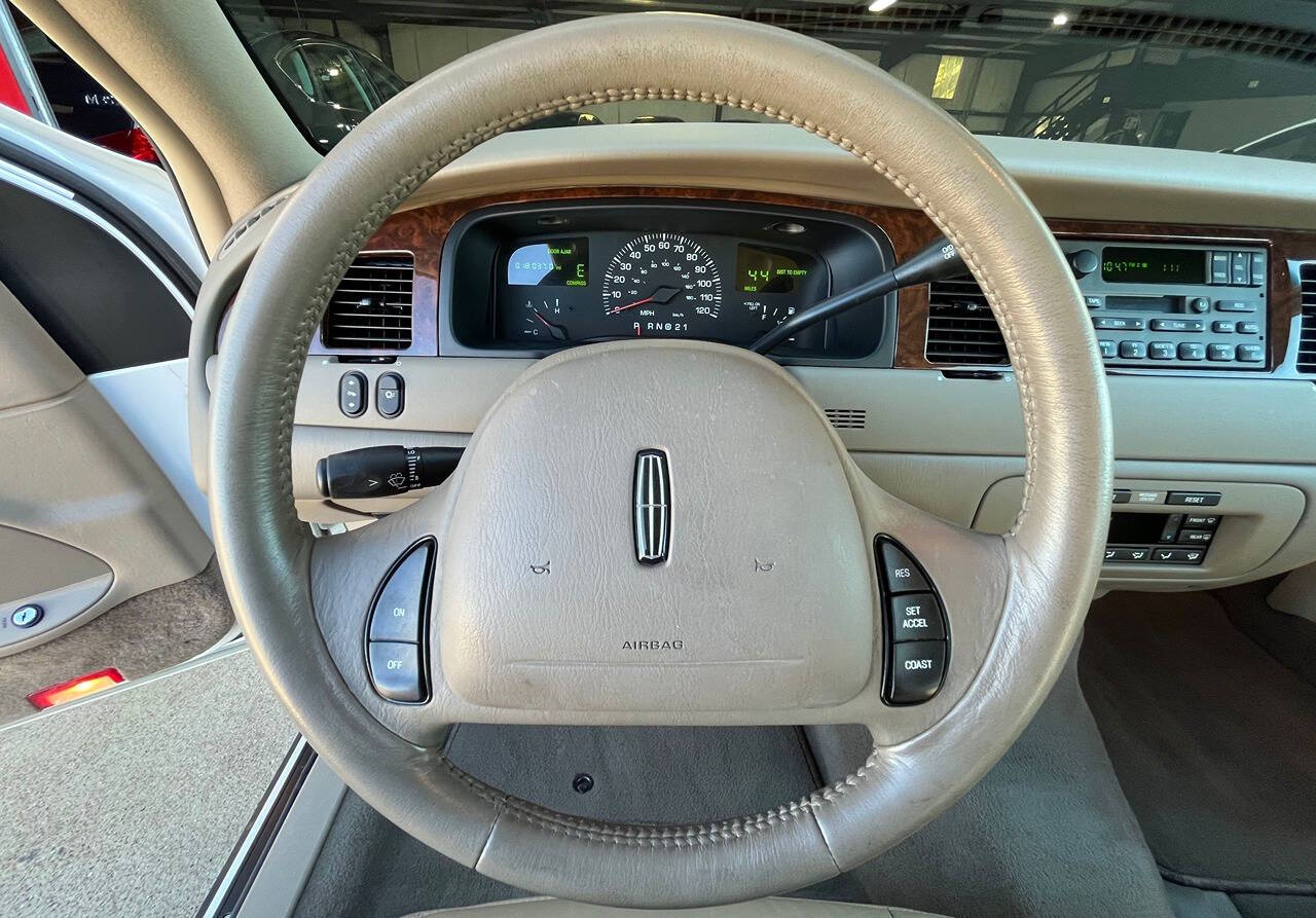 2002 Lincoln Town Car for sale at Carnival Car Company in Victoria, TX