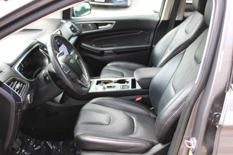 2021 Ford Edge Titanium