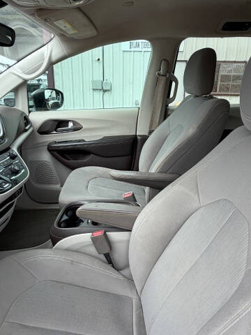 2017 Chrysler Pacifica Touring-L