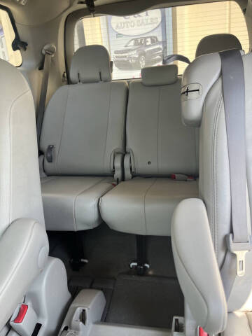 2011 Toyota Sienna XLE 8-Passenger