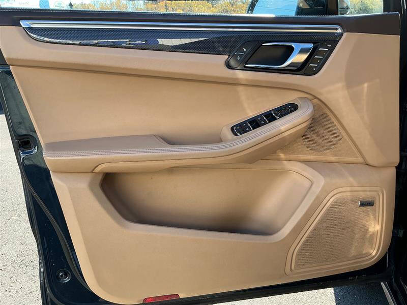 2016 Porsche Macan Turbo