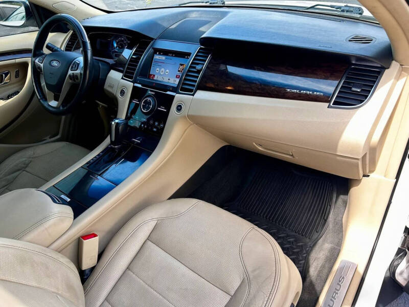 2016 Ford Taurus Limited