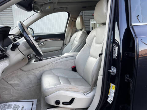 2016 Volvo XC90 T6 Momentum