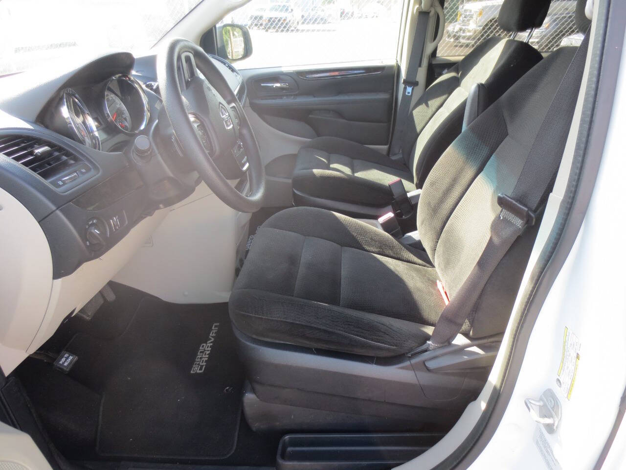 View vehicle photo 7