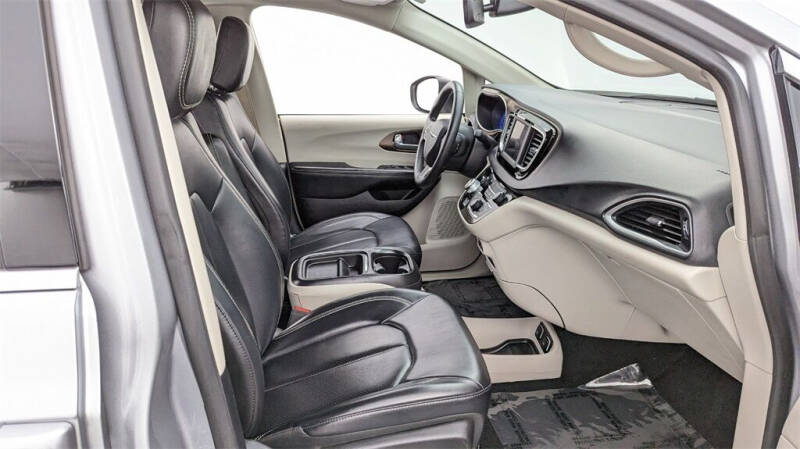 2020 Chrysler Voyager LXi