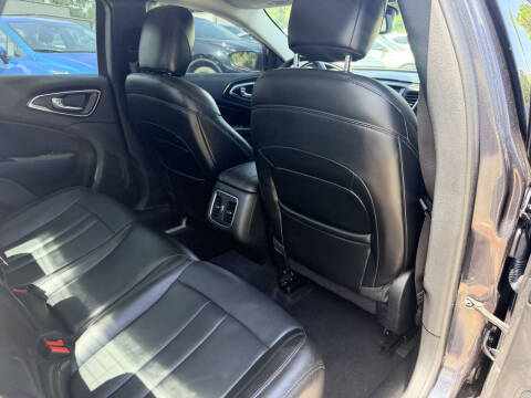 2017 Chrysler 200 Limited Platinum