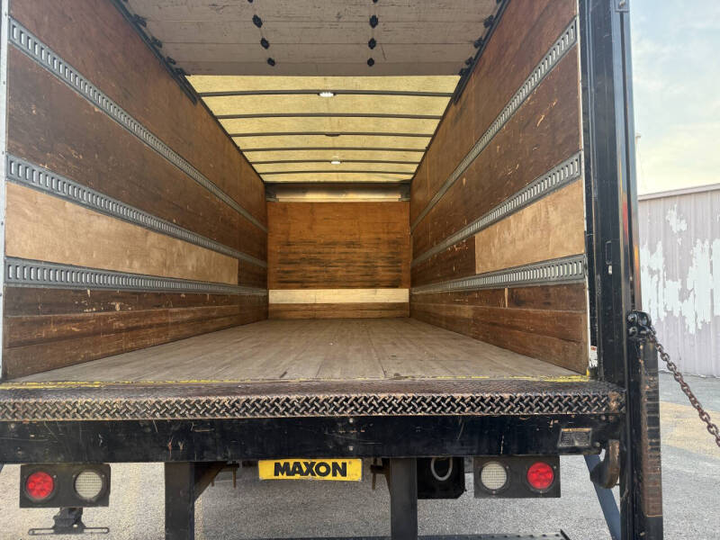 2017 Freightliner M2 106