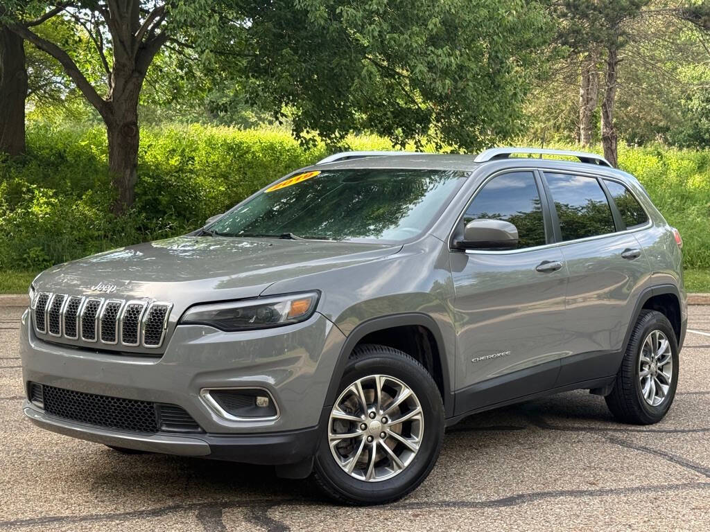 Gray 2019 Jeep Cherokee Latitude Plus 4x4 Latitude Plus 4dr SUV 1