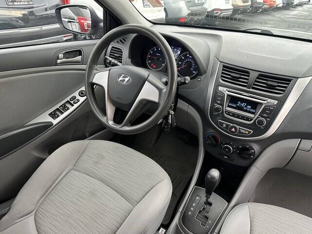 2017 Hyundai Accent SE