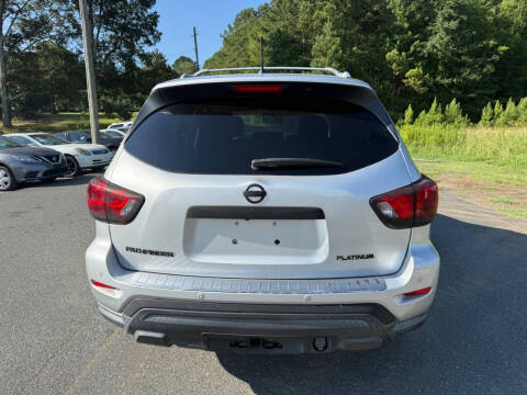 2017 Nissan Pathfinder Platinum