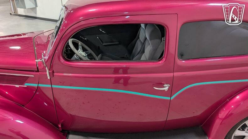 1937 Ford Tudor