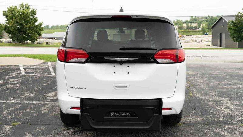 2022 Chrysler Voyager LX