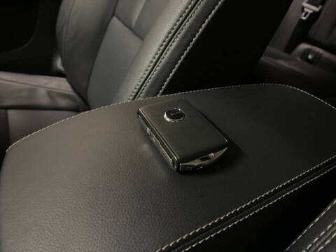 2025 Volvo XC40 B5 Plus Bright Theme