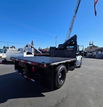 2004 Freightliner M2 106