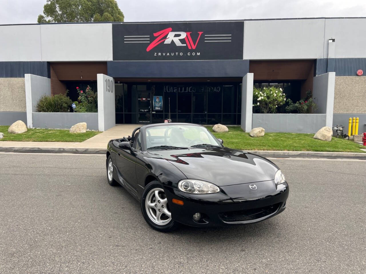 2001 Mazda MX-5 Miata for sale at ZRV AUTO INC in Brea, CA