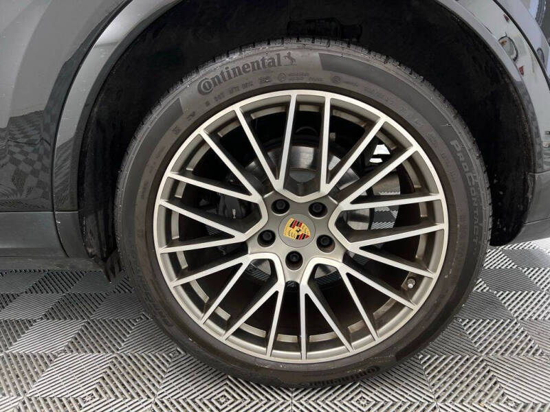 2023 Porsche Cayenne Coupe Platinum Edition