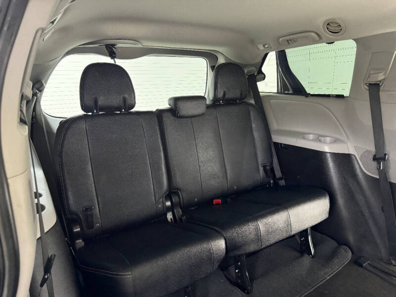 2018 Toyota Sienna SE Premium 8-Passenger