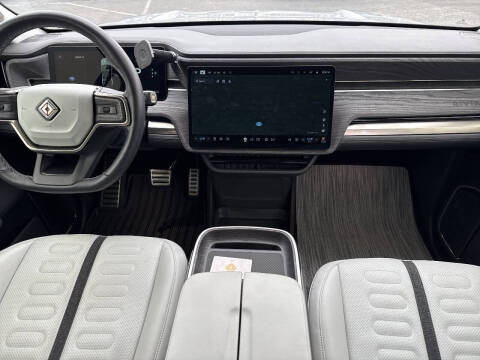 2023 Rivian R1S Adventure