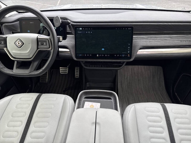 2023 Rivian R1S Adventure