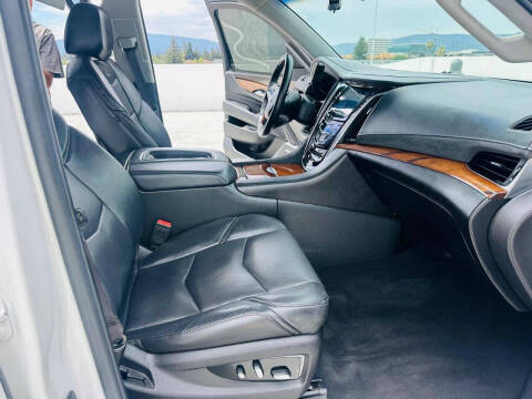 2017 Cadillac Escalade ESV Luxury